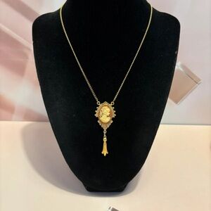 Elegant Gold Cameo Pendant Necklace